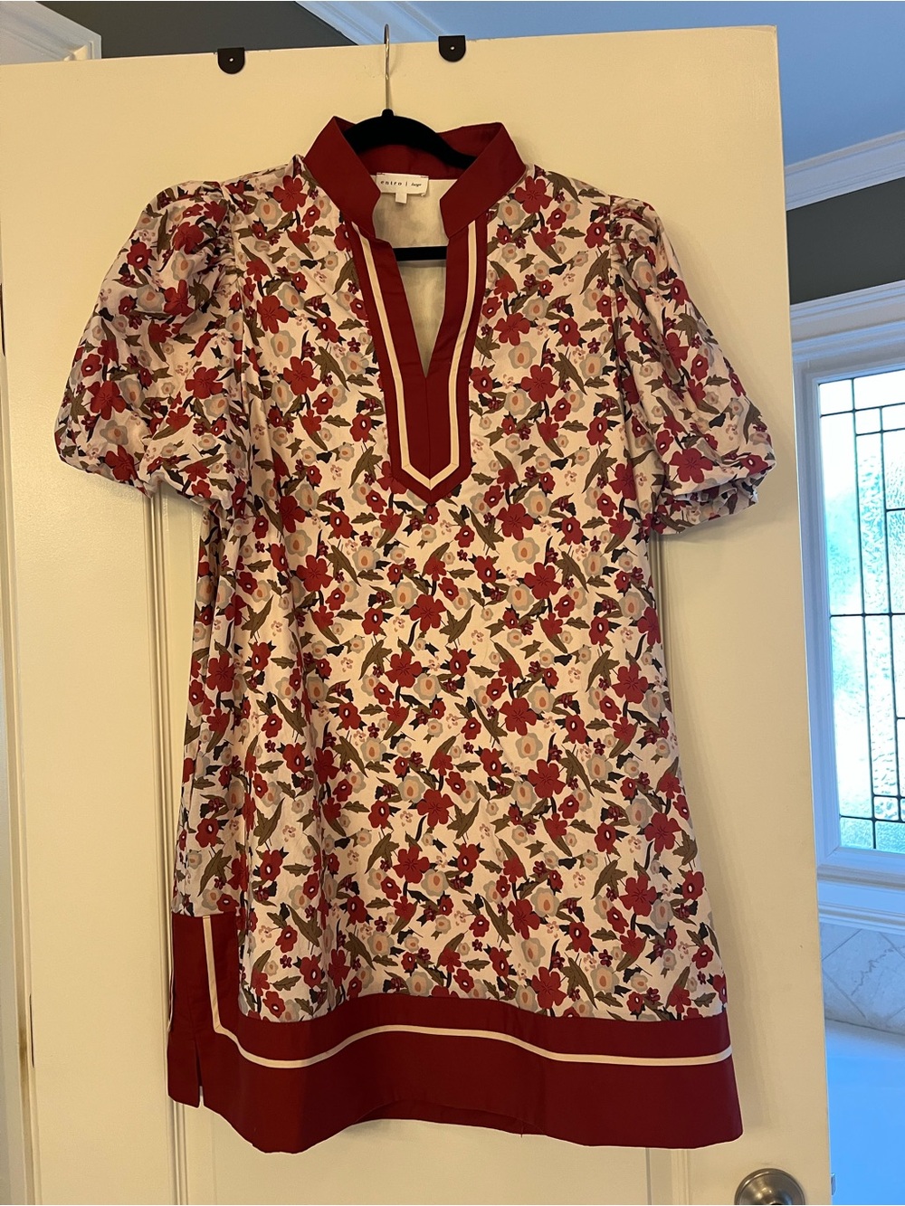 entro Red and Cream Floral Split-Neck Short Puff Sleeve Tunic